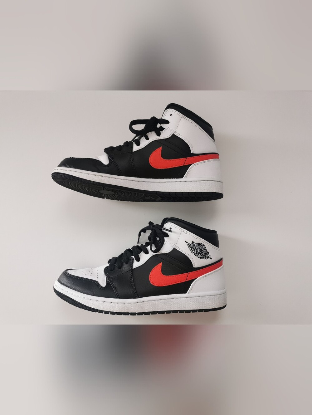 Air Jordan 1 Mid. Mens Size 9. Black, Chile Red, White. Nike